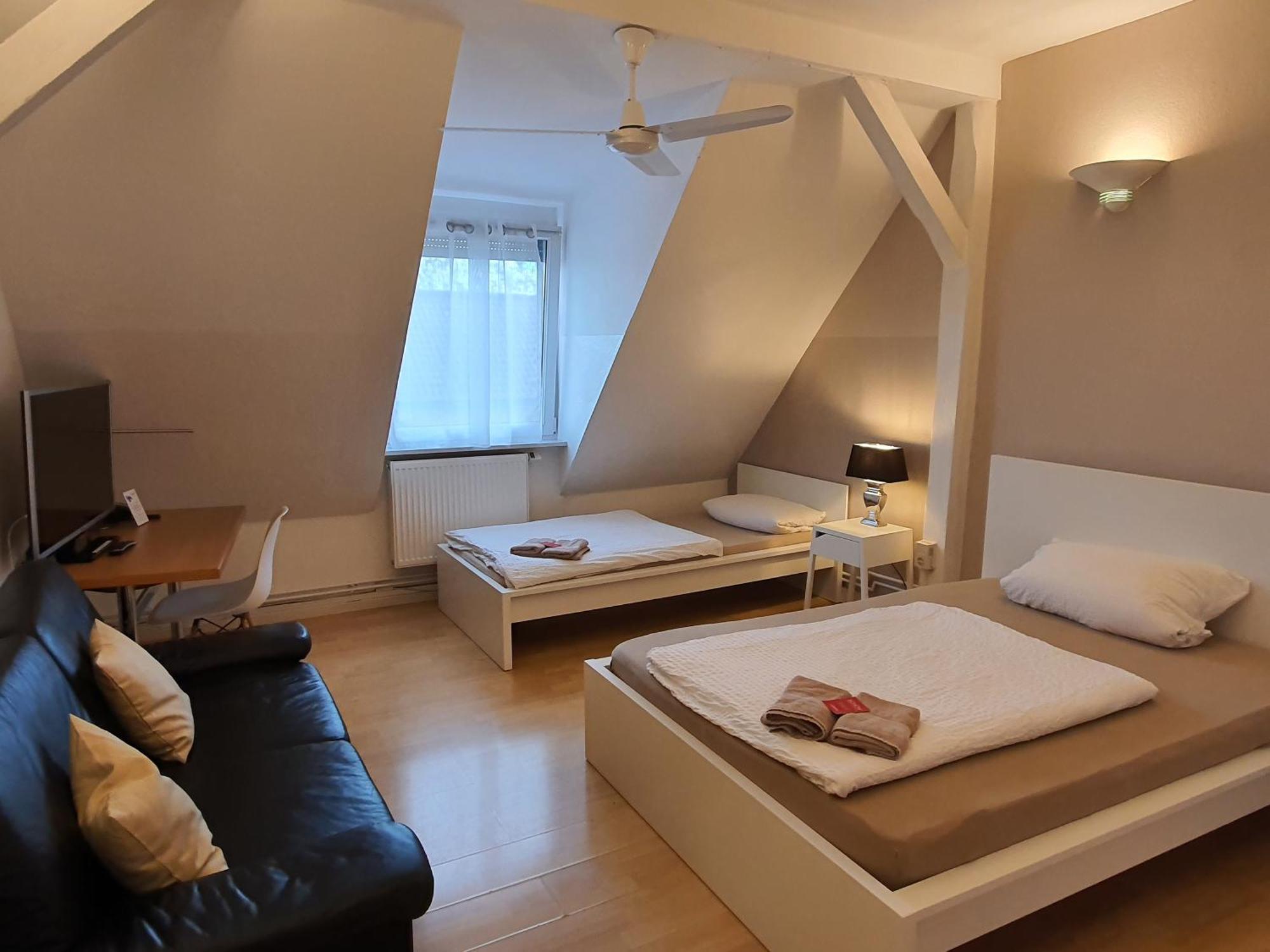 coLodging Mannheim - private rooms&kitchen Buitenkant foto