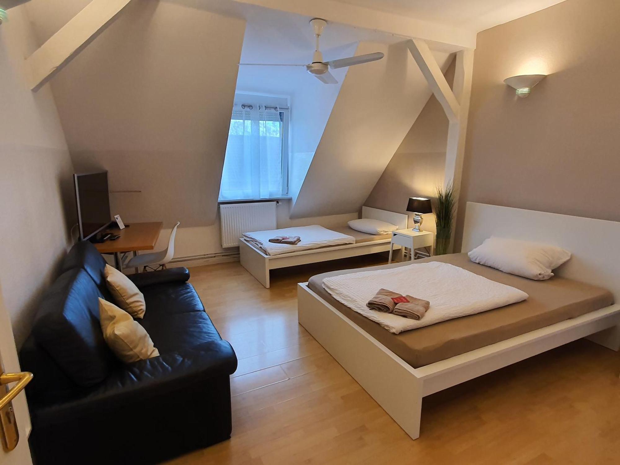 coLodging Mannheim - private rooms&kitchen Buitenkant foto