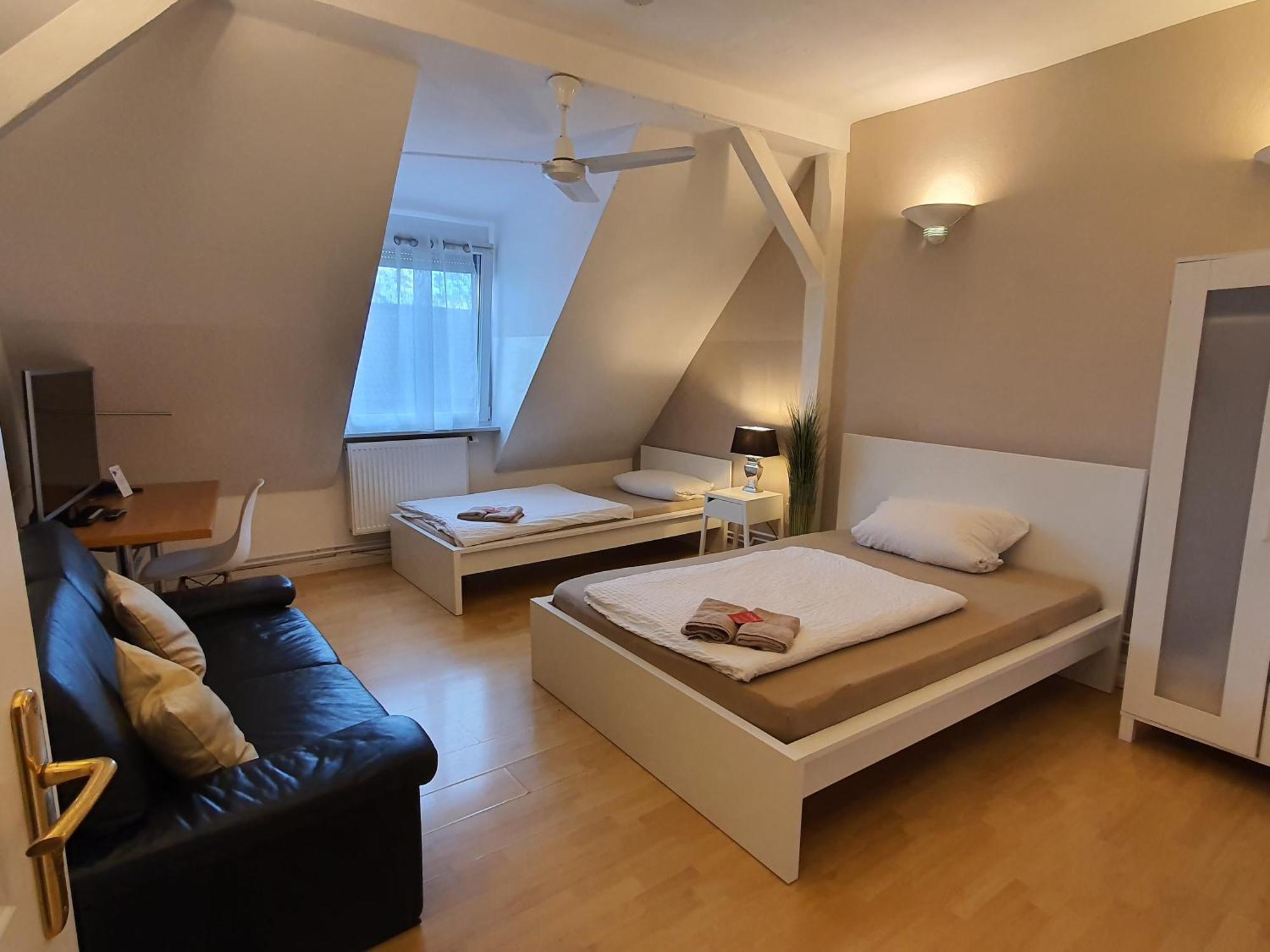 coLodging Mannheim - private rooms&kitchen Buitenkant foto
