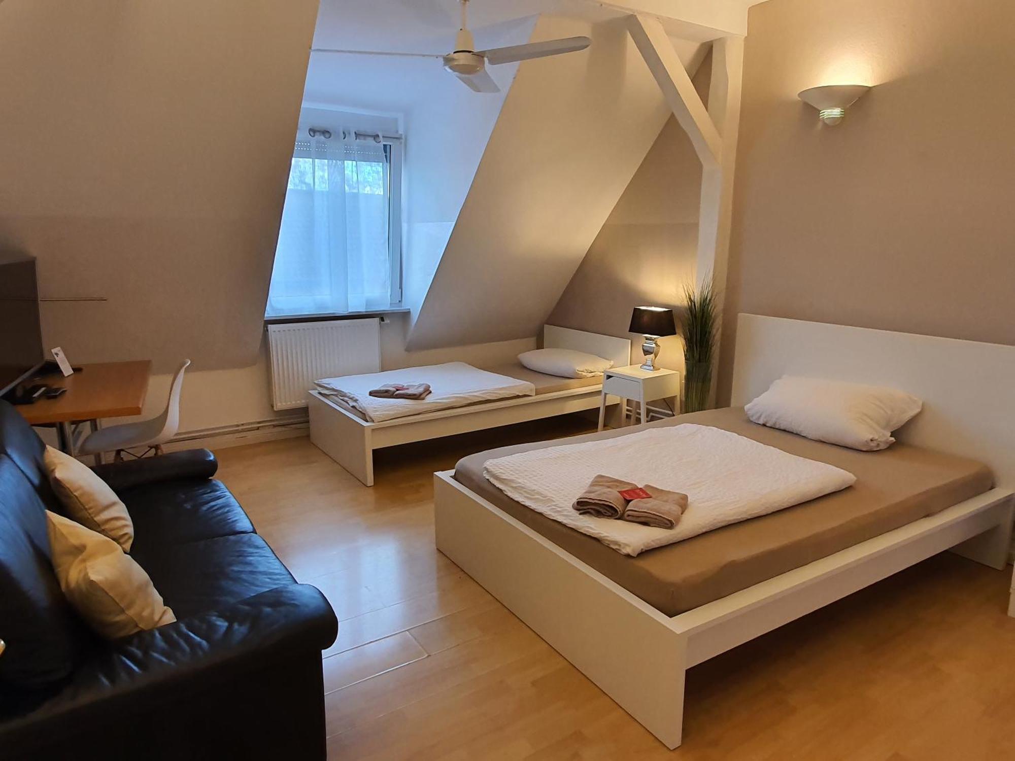coLodging Mannheim - private rooms&kitchen Buitenkant foto